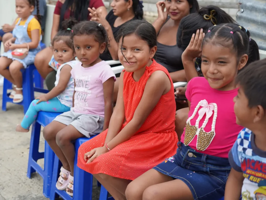 youth group in ecuador during hope foundation gap-year