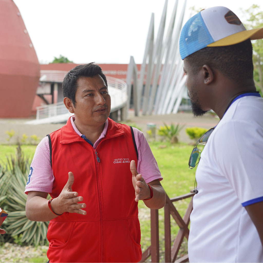 Hope-Foundation-Ecuador-Helping-Build-commyunity-Kids-woman-men-Village-02
