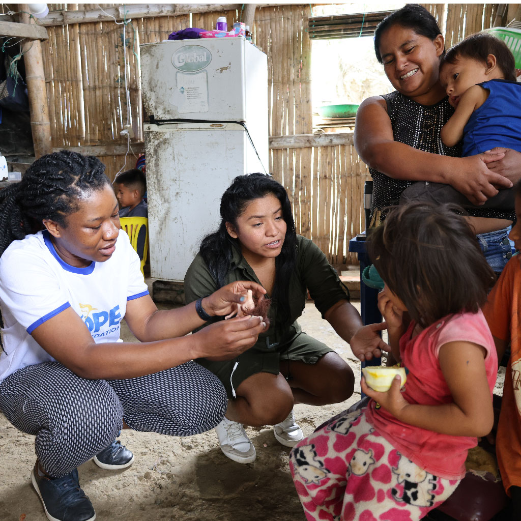 Hope-Foundation-Ecuador-Helping-Build-commyunity-Kids-woman-men-Village-02